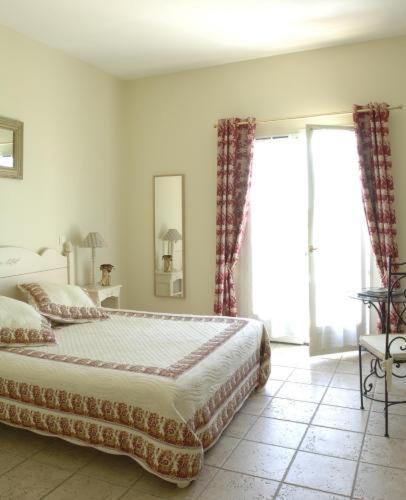 Le Clos De Pradines Hotel