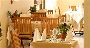 Le Clos De Pradines Hotel