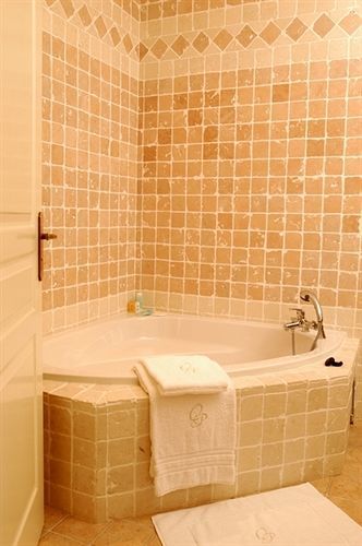 Hotel Le Clos De Pradines 3*